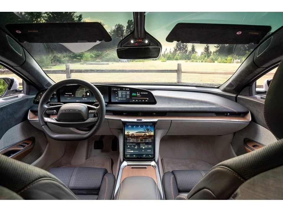 2023_Lucid_Air_Dashboard_1.webp