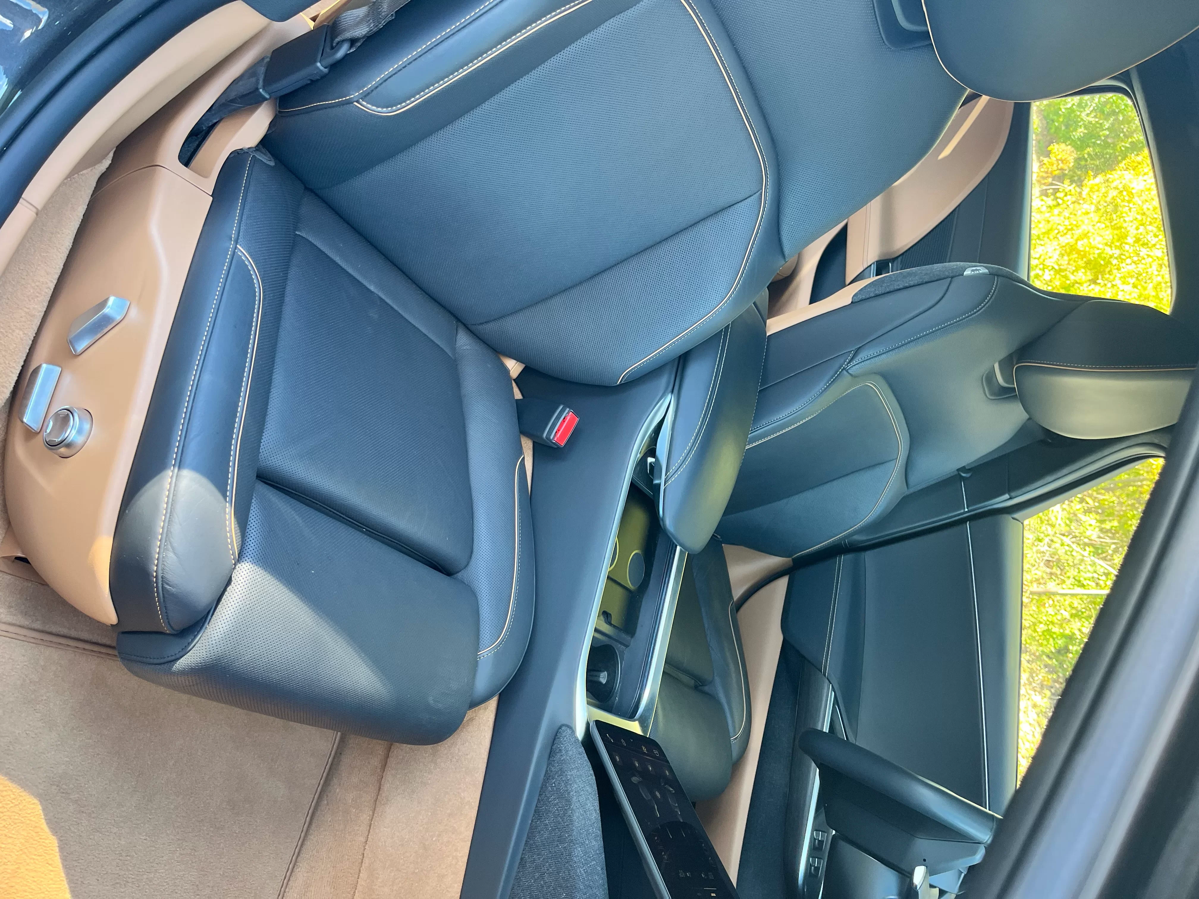 Front seats 1.webp