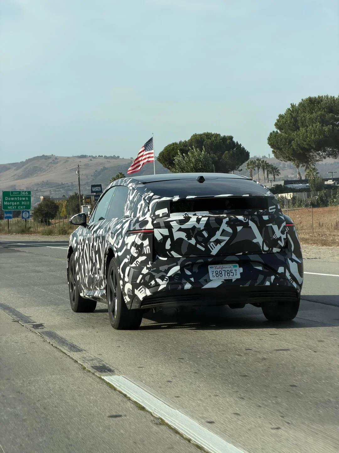 lucid-cosmo-spotted-on-101-between-gilroy-and-san-jose-v0-1odfmcaz2ath1.webp