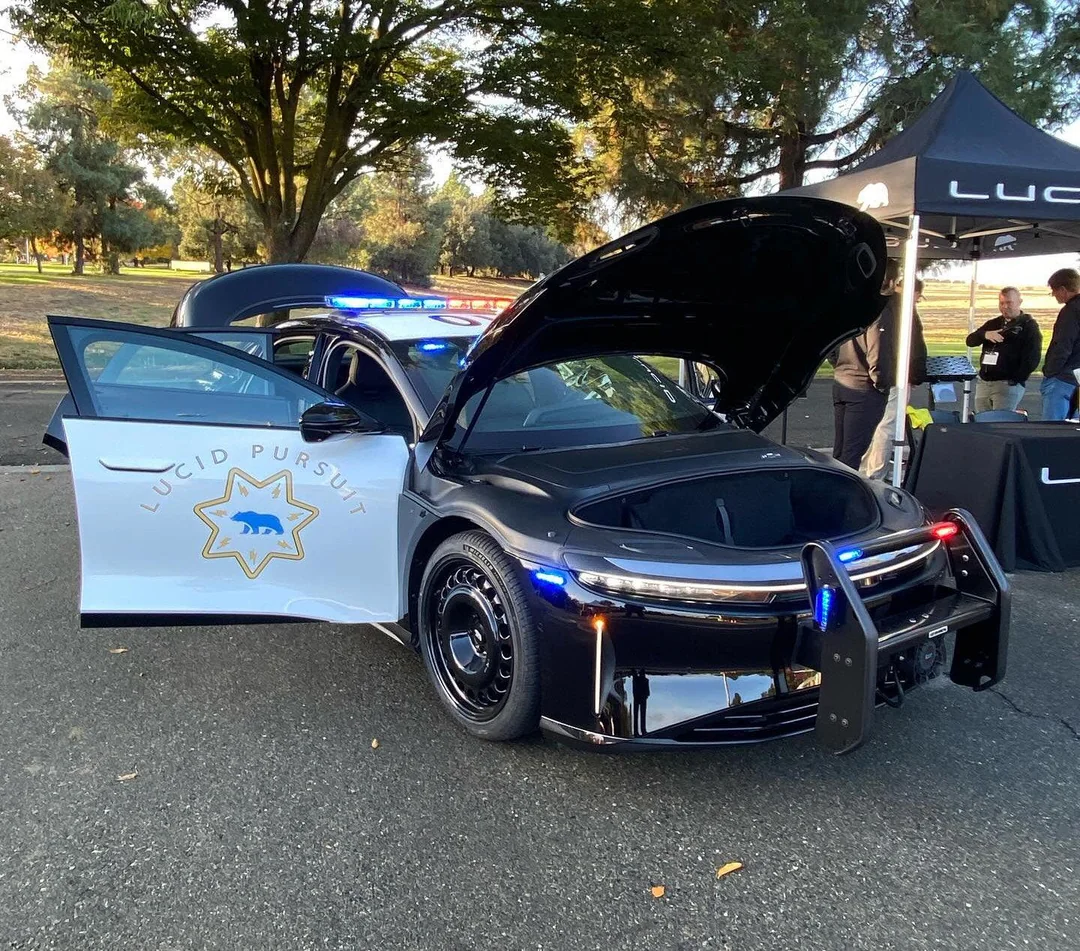 lucid-pursuit-lucid-motors-presents-americas-fastest-police-v0-9l2wcfy3oxzd1.jpeg.webp