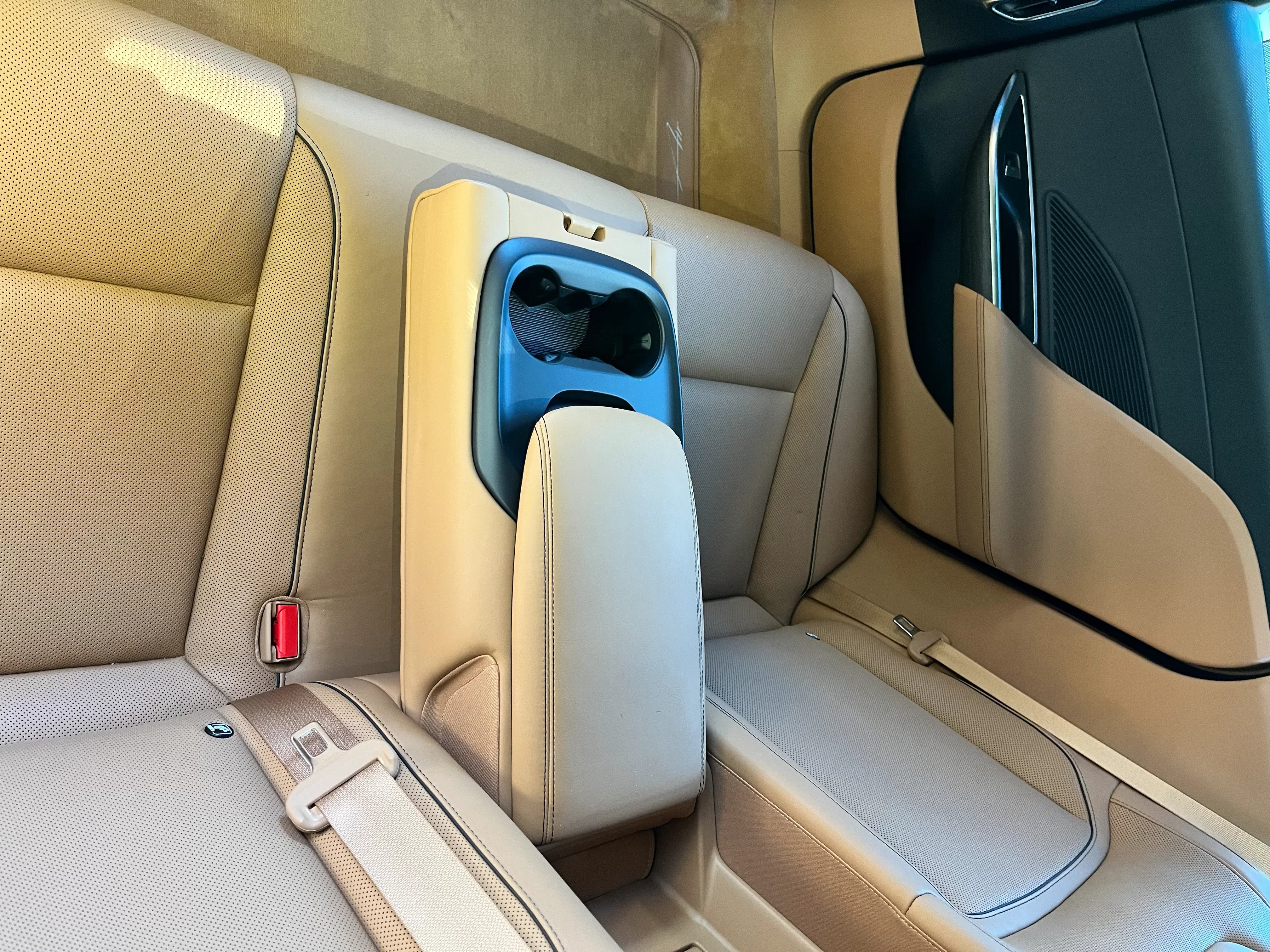 Rear Seat w Armrest.webp