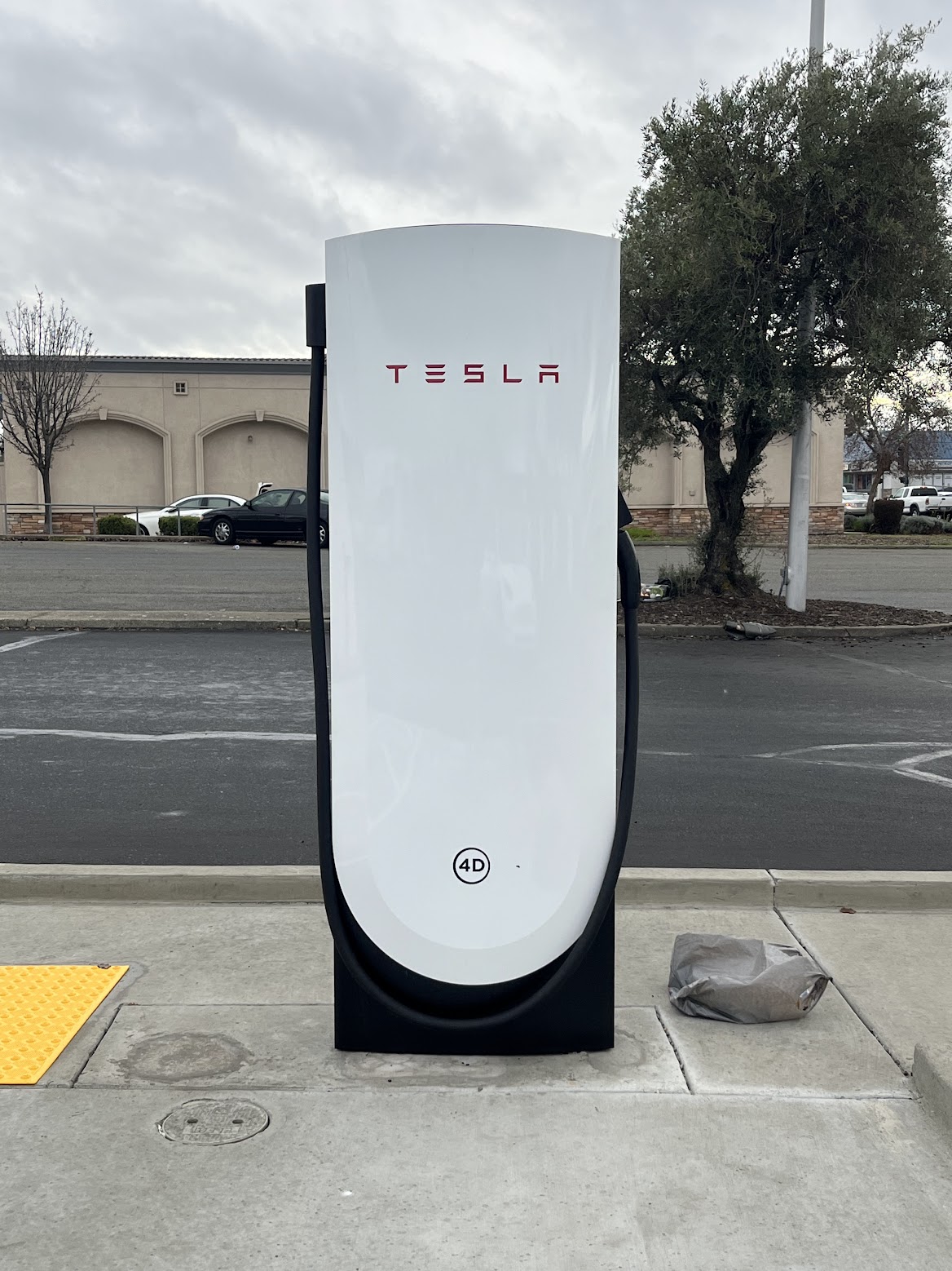 Tesla_V4_Supercharger.jpg