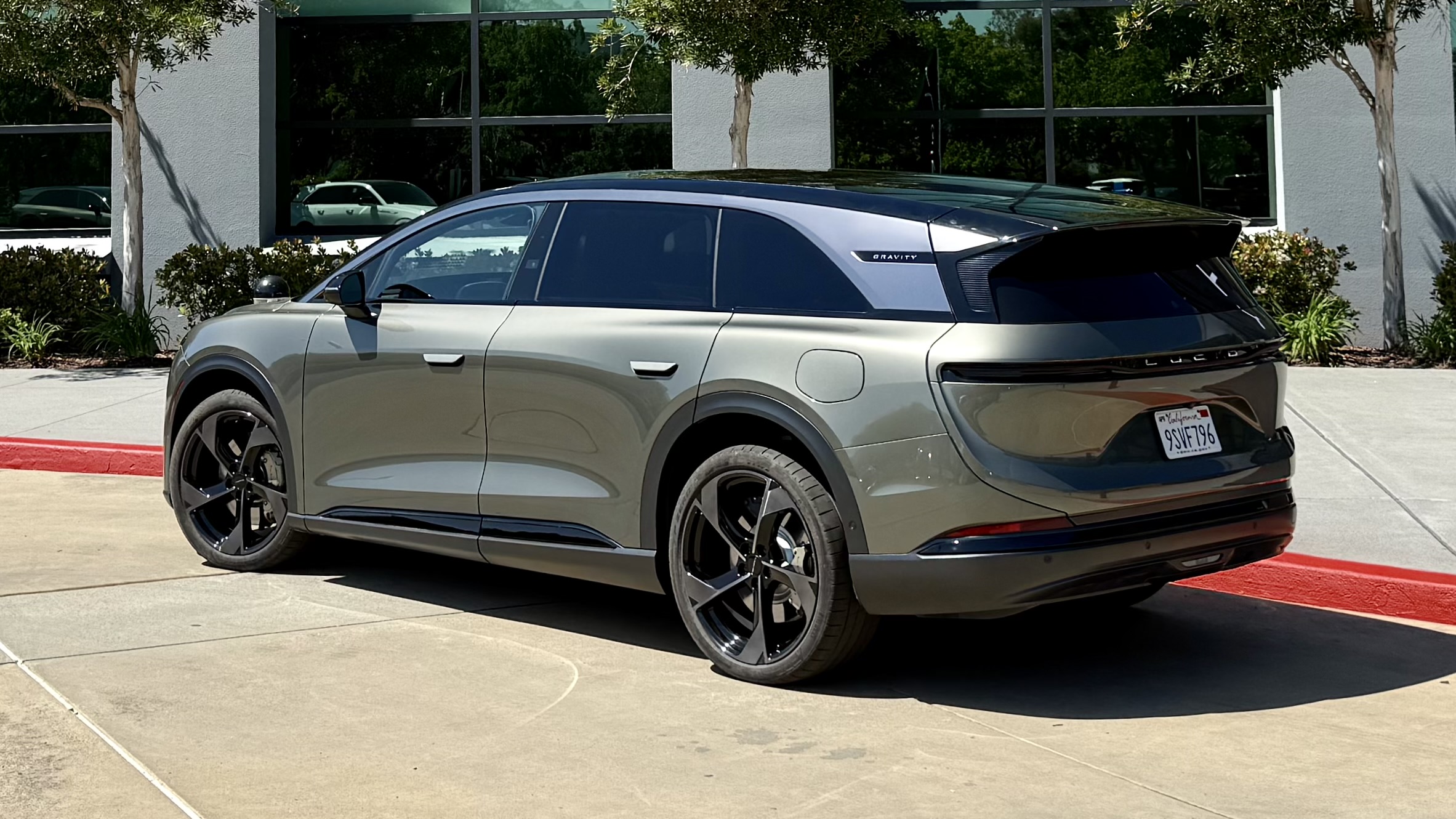 www.autonews.com
